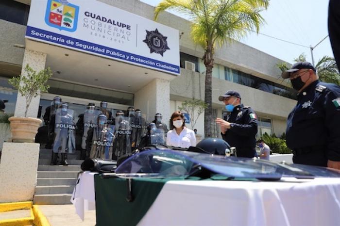 Entregan Trajes AntimotÃ­n A PolicÃ­as De Guadalupe