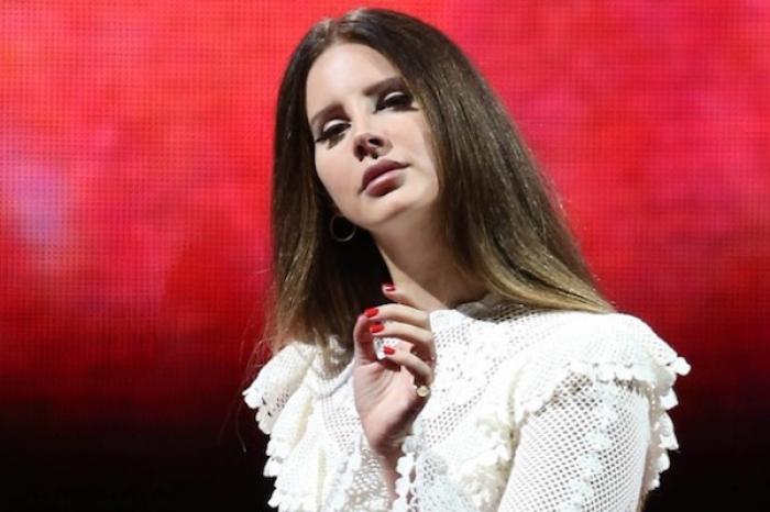 Lana Del Rey comparte adelanto de su prÃ³ximo audiolibro de poesÃ­a