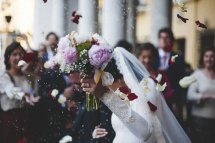 Finge tener cáncer y recibe donaciones para tener su boda soñada