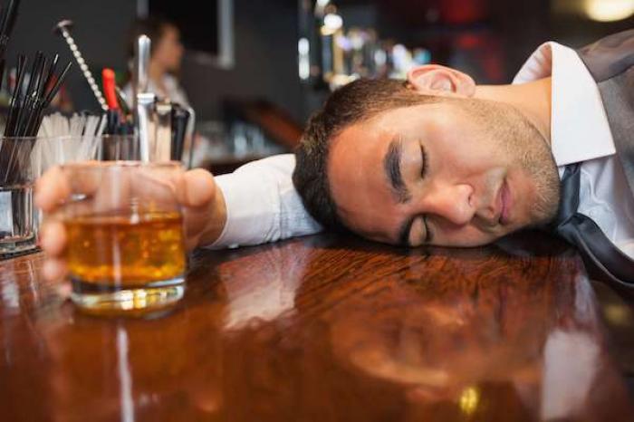 ¿Por qué los borrachos olvidan casi todo lo que hacen?