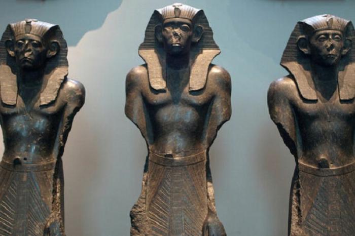 ¿Por qué las estatuas egipcias tienen la nariz rota?