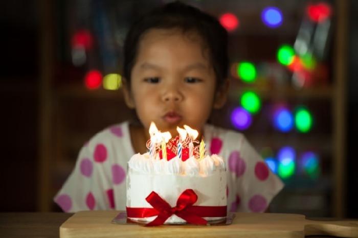Teorías de donde proviene la tradición de soplar las velas en los cumpleaños