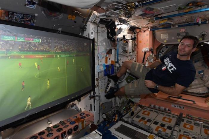 Astronauta se hace viral por ver partido desde el espacio