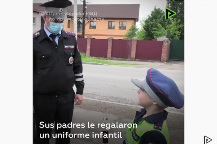 Agentes de la Policía cumplen el sueño de un niño