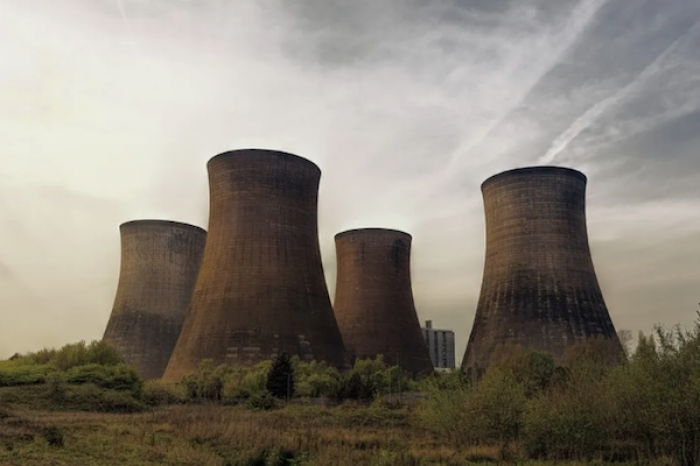 Cuatro torres de refrigeración fueron demolidas