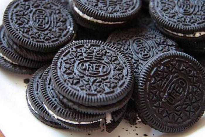 Hace una galleta Oreo de 79 kilos de peso por su cumpleaños