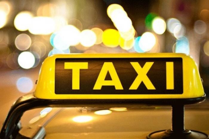 Olvidan a un niño en un taxi