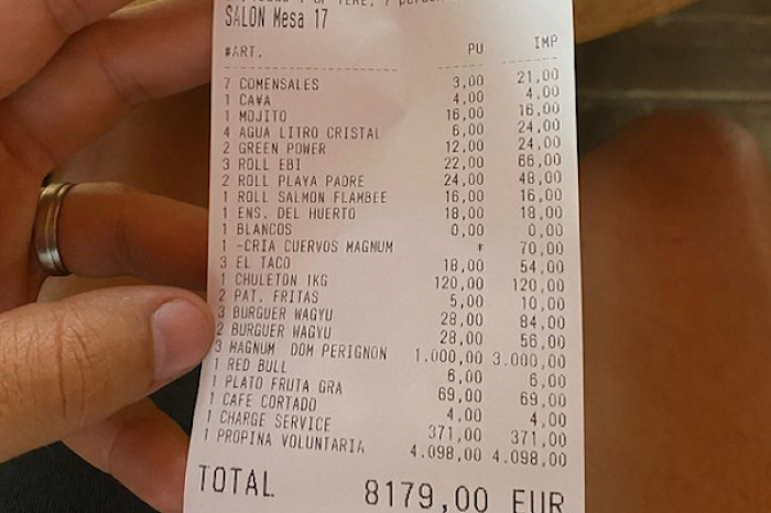 Empresario deja más de 4 mil 800 dólares de propina en un restaurante