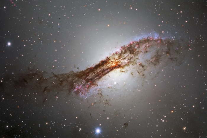 Capturan imagen de la galaxia Centaurus A 