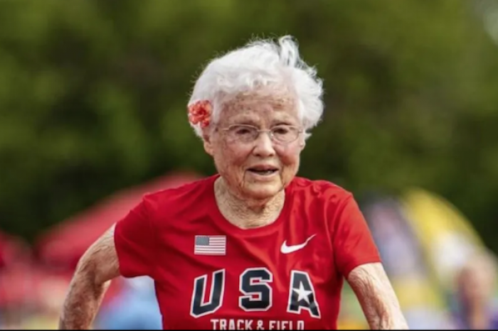 Mujer de 105 años es la atleta más longeva que corre los 100 metros planos