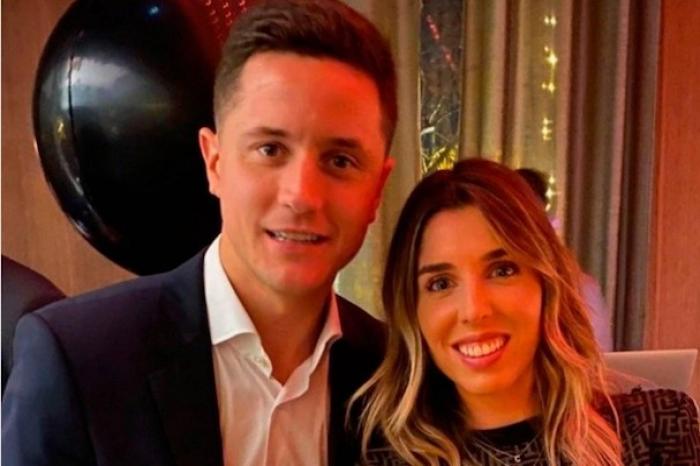 Futbolista Ander Herrera presume Balón de Oro por 