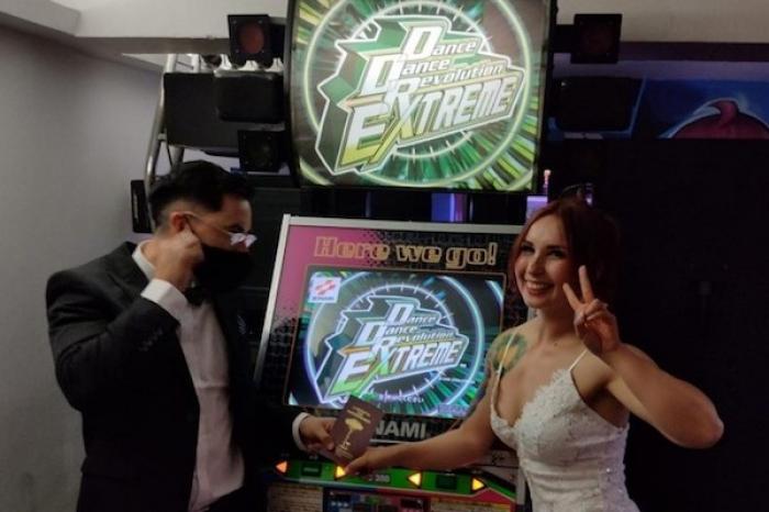 Realizan boda en sala de videojuegos