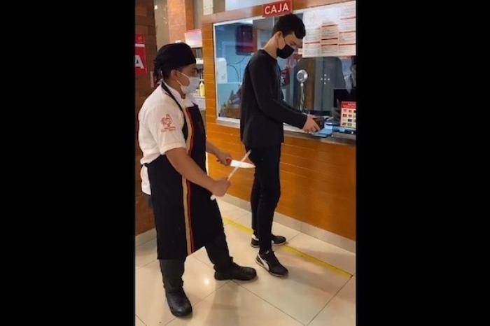 Restaurante se vuelve viral al brindar tutorial de atención al cliente