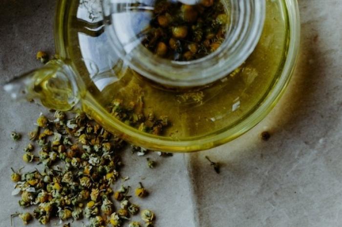 Té de manzanilla con canela: Conoce sus beneficios y sus contraindicaciones