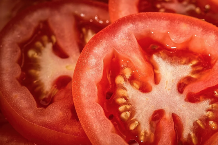 Tiktoker dice que restaurante de CdMx vende ensalada de tomate en 300 pesos
