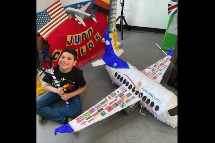 Celebra niño cumpleaños con tema de Aeroméxico, empresa le tiene regalo