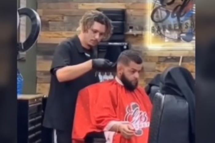 Se hace viral peluquero que se parece a Johnny Depp y Christian Nodal
