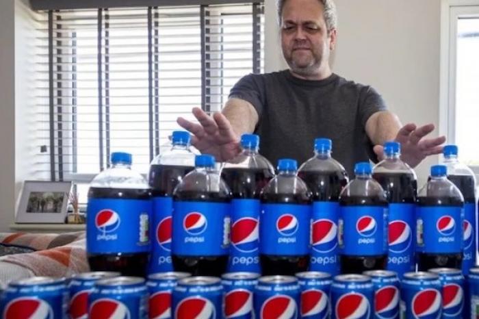 Hombre que bebió 30 latas de Pepsi al día durante 20 años dice que se 