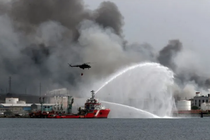 Controlan parte del incendio en tanques de combustible en Cuba
