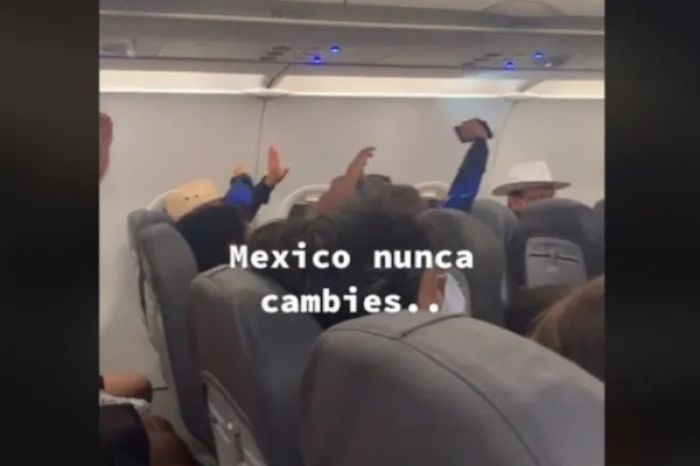 Pasajeros cantan Sálvame de RBD al esperar salida de vuelo