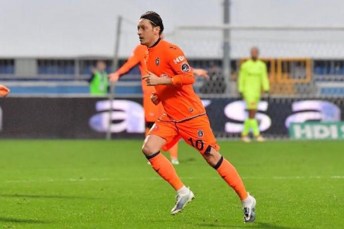 Mesut Özil anuncia su retiro del fútbol profesional a los 34 años