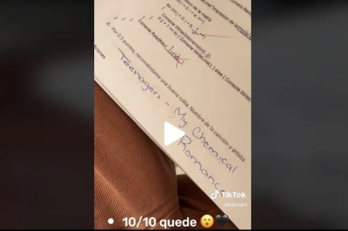 Maestro regala medio punto en el examen, si le recomiendan una canción