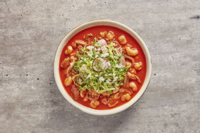 Pozole rojo de pollo