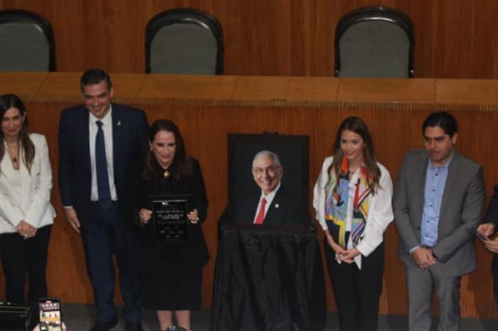 Congreso Local rinde homenaje a la trayectoria del Dr. Luis Eugenio Todd Pérez