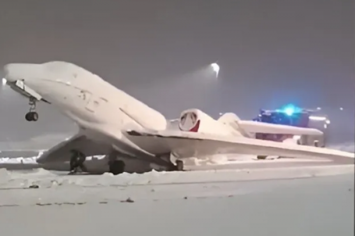 Se congela avión en aeropuerto de Múnich, Alemania debido a intensas nevadas