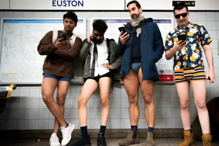   Captan a decenas de personas ¨Sin pantalones en el metro¨ en Londres