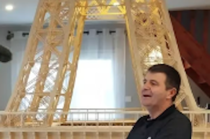 Niegan Récord Guinnes a francés que construyo la Torre Eiffel con fósforos