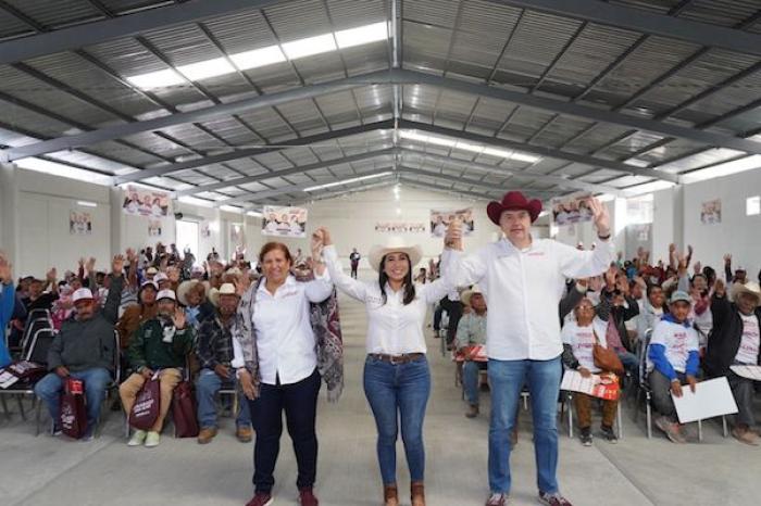  Waldo Fernández y Judith Díaz  presentan innovadora propuesta agrícola en Mier y Noriega