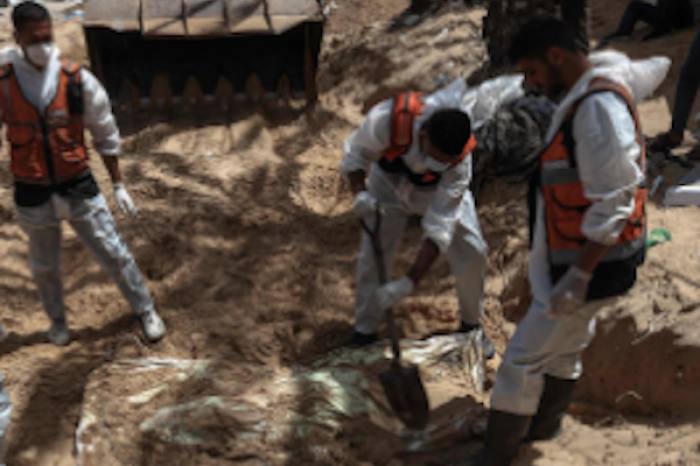 Hallazgo macabro en Gaza: Descubren 310 cuerp
