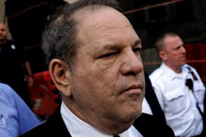  Anulan condena de Harvey Weinstein; ordenan nuevo juicio en caso del movimiento #MeToo