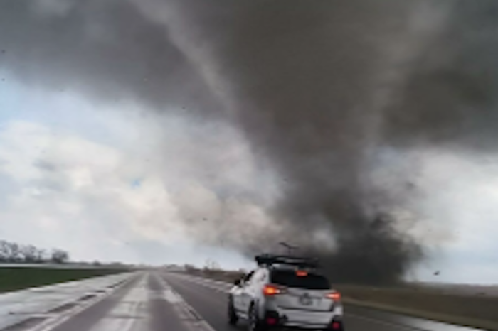 Tornados azotan el este de Nebraska dejando v