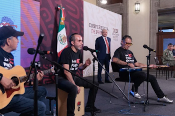 López Obrador celebra el Día del Niño con concierto de rock infantil en Palacio Nacional