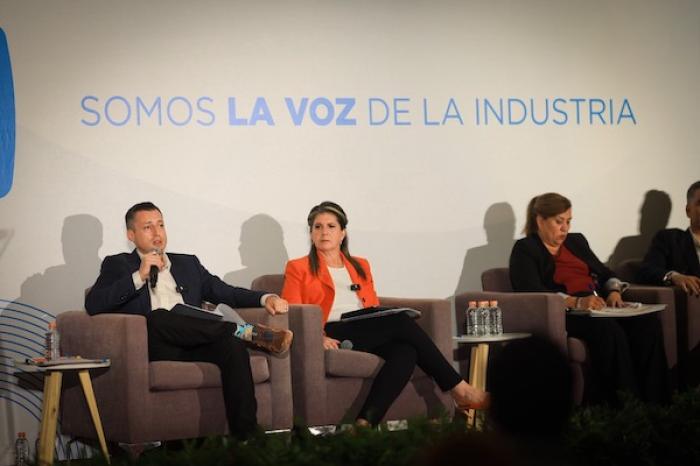 Luis D. Colosio y Martha Herrera, presentan sus propuestas a los industriales de NL