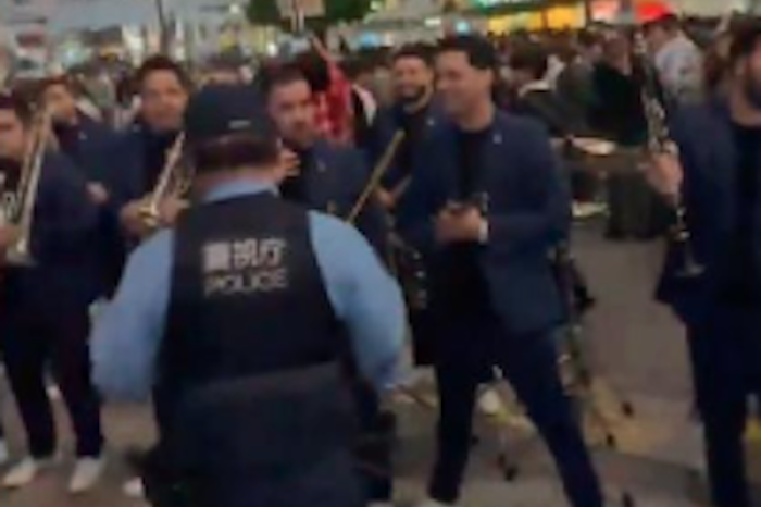 La Banda El Recodo sorprende a Japón con un concierto antes de ser detenidos