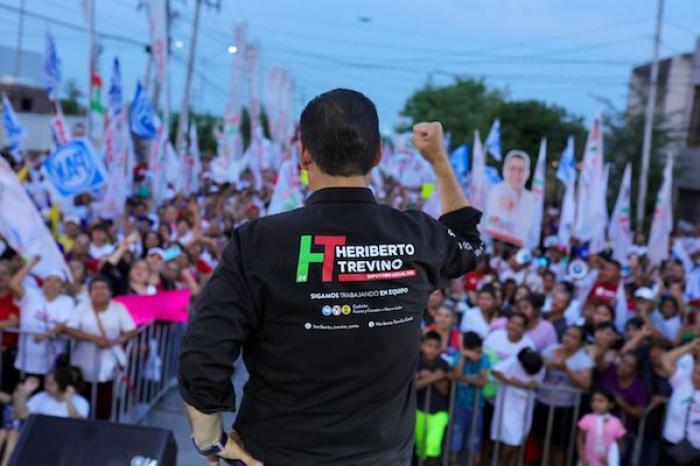 Heriberto Treviño Cantú se compromete a mejorar el transporte público en Juárez 