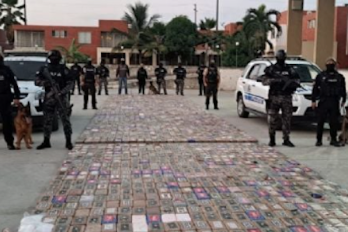Ecuador: Decomisan dos toneladas de cocaína;