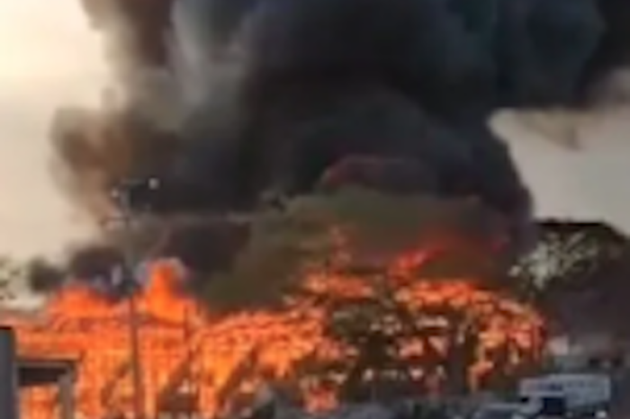 Incendio consume plaza de toros en feria anual de Panabá, Yucatán