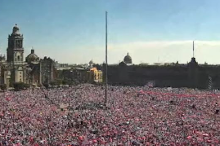  Deciden no izar la Bandera de México en el Zócalo durante marcha de “Marea Rosa