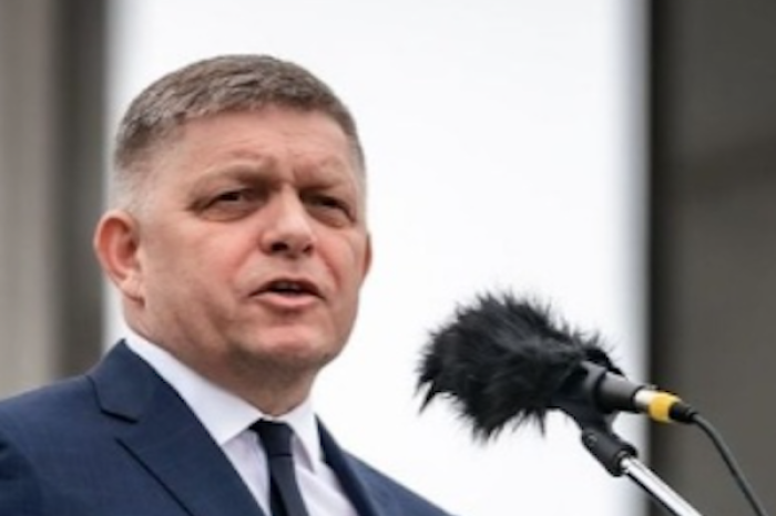 Primer Ministro de Eslovaquia es baleado en un encuentro con partidarios