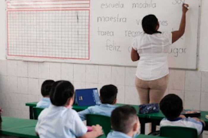 Aumento del 10% al salario de maestros en México: Así lo anuncio AMLO