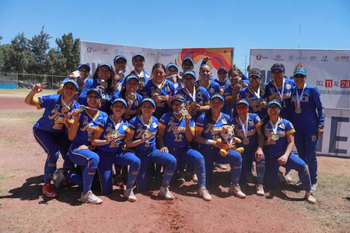 Tigres de la UANL arrasan en la Universiada Nacional y se coronan tricampeonas en softbol