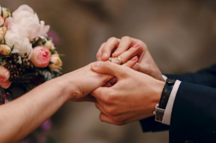 Mujer con cáncer terminal oculta su diagnóstico para disfrutar su boda
