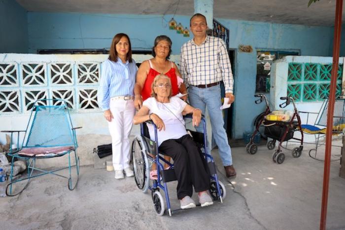   Entrega DIF Guadalupe sillas de ruedas