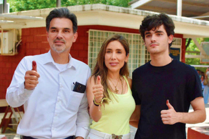 Pato Zambrano vota acompañado de su familia en Monterrey