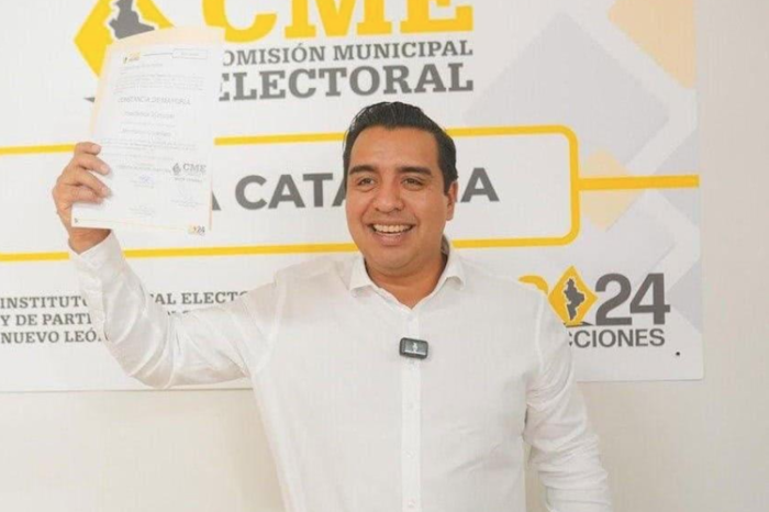 Recibe Jesús Nava su constancia como Alcalde electo de Santa Catarina