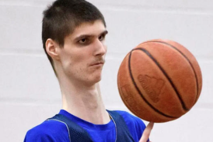 Robert Bobroczkyi, de las canchas de baloncesto al universo de Alien